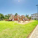 Garden View Two Bedroom In Caesar & Spa, Long
