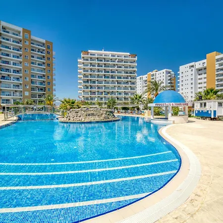Garden View Two Bedroom In Caesar & Spa, Long