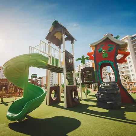 Garden View Two Bedroom In Caesar & Spa, Long Appartement