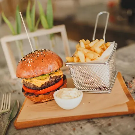 Appartement Garden View Two Bedroom In Caesar & Spa, Long