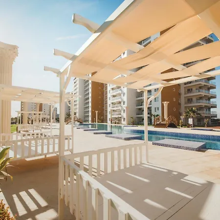 Garden View Two Bedroom In Caesar & Spa, Long 公寓