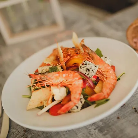 Appartement Garden View Two Bedroom In Caesar & Spa, Long