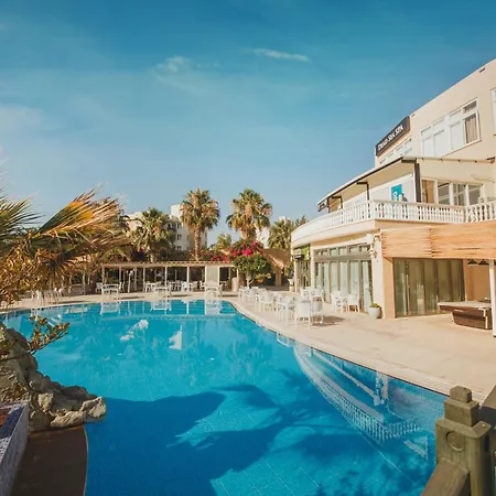 Garden View Two Bedroom In Caesar Resort&spa, Long Perivolia tou Trikomou