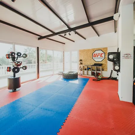 Garden View Two Bedroom In Caesar & Spa, Long Apartmán *