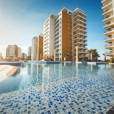 Garden View Two Bedroom In Caesar & Spa, Long