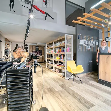 Garden View Two Bedroom In Caesar & Spa, Long Apartmán