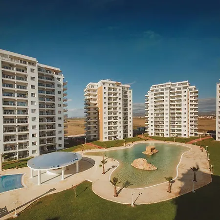 Daire Garden View Two Bedroom In Caesar & Spa, Long *