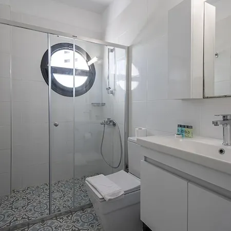Garden View Two Bedroom In Caesar & Spa, Long