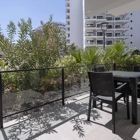 Garden View Two Bedroom In Caesar & Spa, Long Appartement