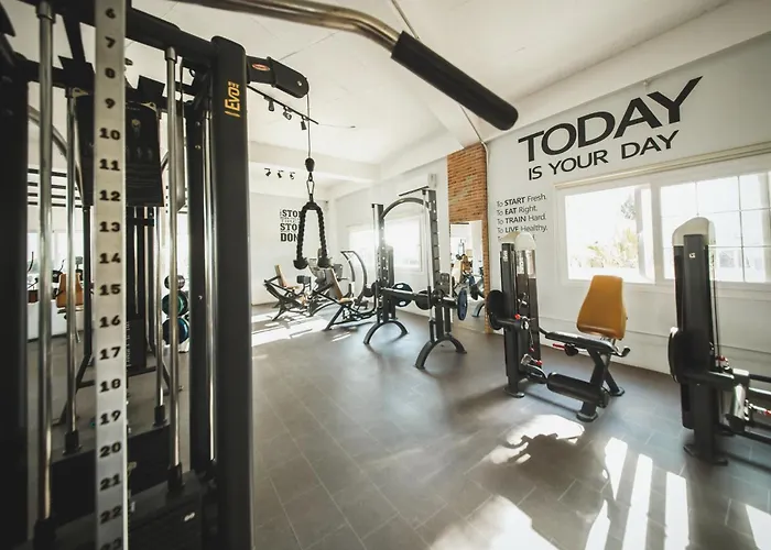 Garden View Two Bedroom In Caesar & Spa, Long Daire *