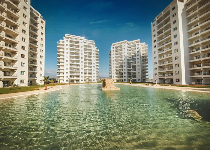 Garden View Two Bedroom In Caesar & Spa, Long