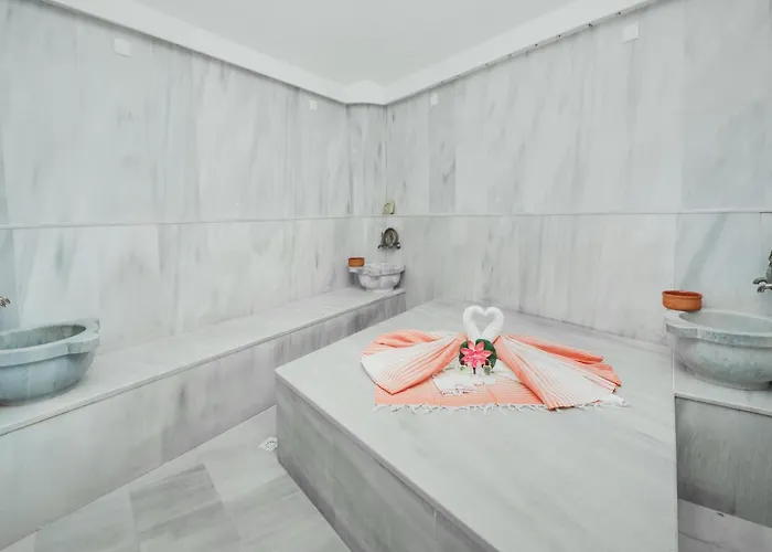 Daire Garden View Two Bedroom In Caesar & Spa, Long *