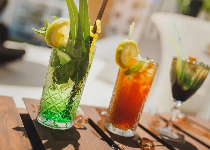 Garden View Two Bedroom In Caesar & Spa, Long Daire