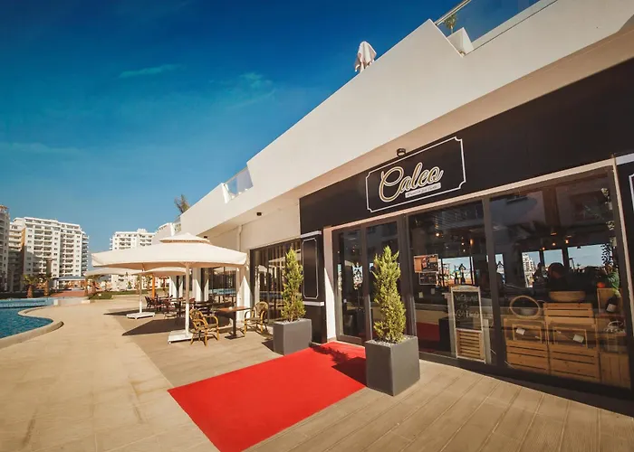 Daire Garden View Two Bedroom In Caesar & Spa, Long *