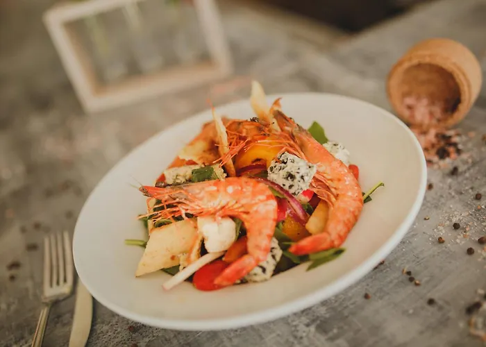 Daire Garden View Two Bedroom In Caesar & Spa, Long