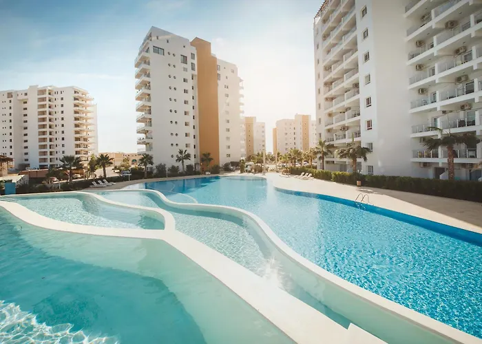 Daire Garden View Two Bedroom In Caesar & Spa, Long *