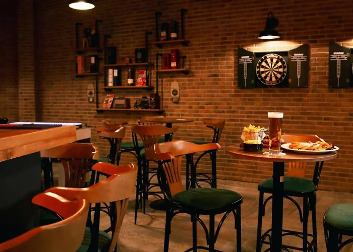 Garden View Two Bedroom In Caesar & Spa, Long