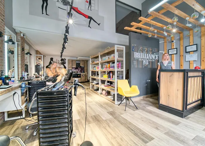 Garden View Two Bedroom In Caesar & Spa, Long Daire