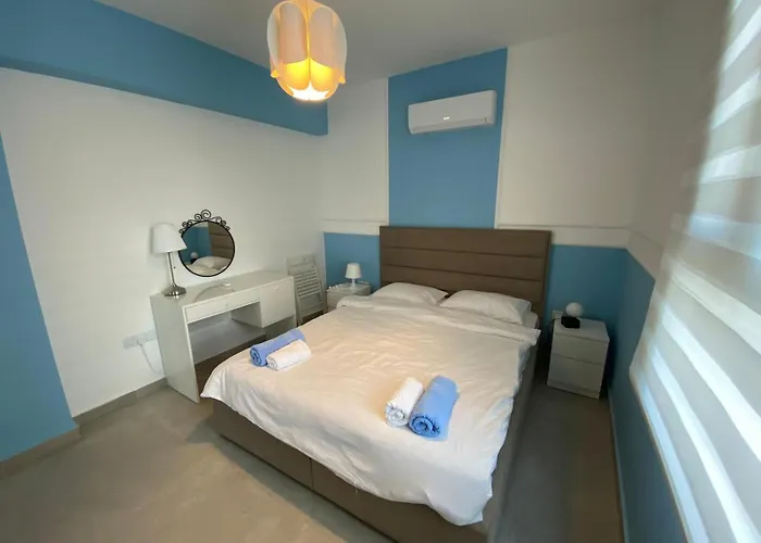 Garden View Two Bedroom In Caesar & Spa, Long Daire *