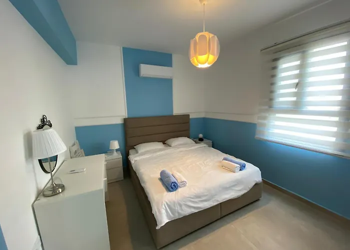 Garden View Two Bedroom In Caesar & Spa, Long Daire *